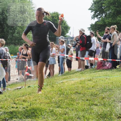 15.06.2025 - 27. Vierlanden-Triathlon KatJ http://msf.ph/oto/8015381 15.06.2025 10:15:32 Schwimmen 508, 511, 542, 554, 579, 613, 620, 631 meine-sportfotos.de