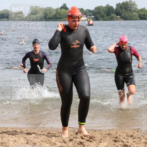 15.06.2025 - 27. Vierlanden-Triathlon Lena Gebhardt http://msf.ph/oto/8015402 15.06.2025 10:14:58 Schwimmen 476, 521, 525, 528, 570, 592, 593, 597, 605, 608, 1397 meine-sportfotos.de