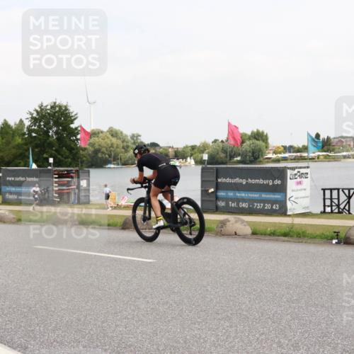 21.06.2025 - 27. Vierlanden-Triathlon H.Heesch http://msf.ph/oto/8015416 15.06.2025 12:03:14 Radfahren 912 meine-sportfotos.de