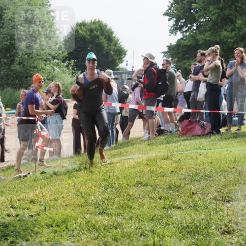 15.06.2025 - 27. Vierlanden-Triathlon KatJ http://msf.ph/oto/8015429 15.06.2025 10:15:35 Schwimmen 508, 511, 542, 554, 613, 620, 631 meine-sportfotos.de