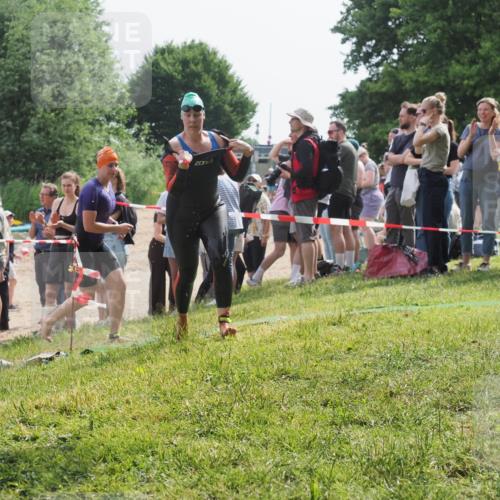 15.06.2025 - 27. Vierlanden-Triathlon KatJ http://msf.ph/oto/8015444 15.06.2025 10:15:35 Schwimmen 508, 511, 542, 554, 613, 620, 631 meine-sportfotos.de