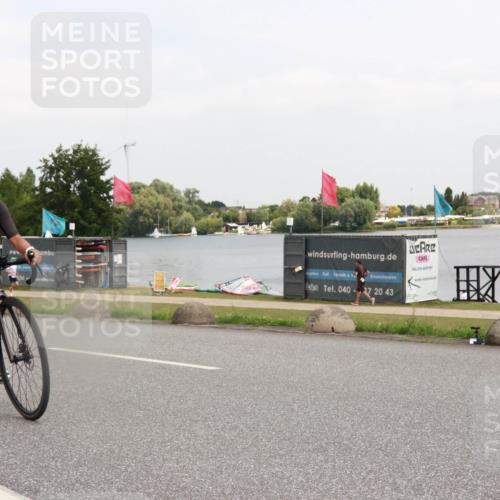 21.06.2025 - 27. Vierlanden-Triathlon H.Heesch http://msf.ph/oto/8015448 15.06.2025 12:03:30 Radfahren 651, 885 meine-sportfotos.de