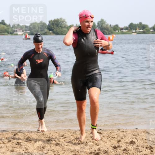 15.06.2025 - 27. Vierlanden-Triathlon Lena Gebhardt http://msf.ph/oto/8015455 15.06.2025 10:15:00 Schwimmen 476, 480, 521, 525, 528, 570, 587, 592, 593, 597, 605, 635, 1397 meine-sportfotos.de
