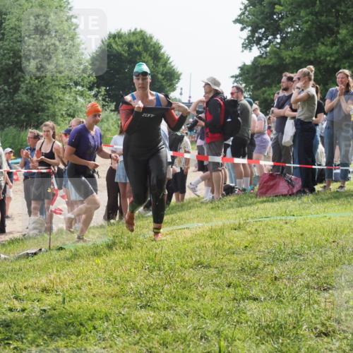 15.06.2025 - 27. Vierlanden-Triathlon KatJ http://msf.ph/oto/8015463 15.06.2025 10:15:35 Schwimmen 508, 511, 542, 554, 613, 620, 631 meine-sportfotos.de