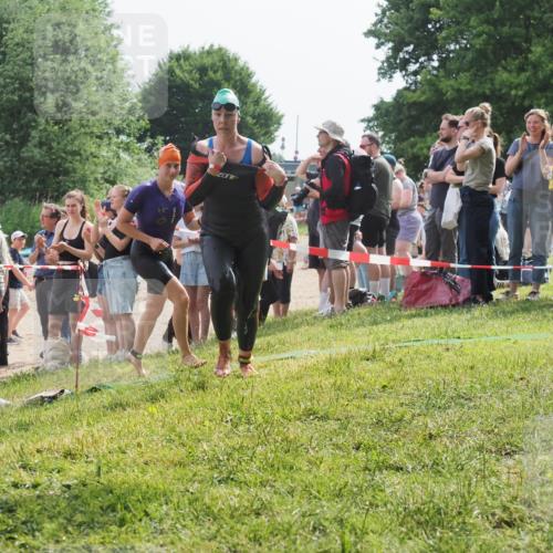 15.06.2025 - 27. Vierlanden-Triathlon KatJ http://msf.ph/oto/8015472 15.06.2025 10:15:35 Schwimmen 508, 511, 542, 554, 613, 620, 631 meine-sportfotos.de