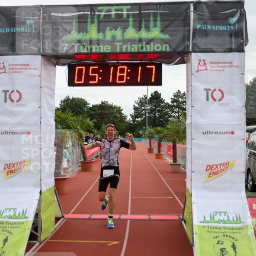 15.06.2025 - 7 Türme Triathlon Michael Strokosch http://msf.ph/oto/8015476 15.06.2025 15:18:17 Ziel 305 meine-sportfotos.de