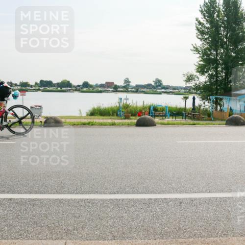 15.06.2025 - 27. Vierlanden-Triathlon H.Heesch http://msf.ph/oto/8015479 15.06.2025 09:09:14 Radfahren 227, 242 meine-sportfotos.de