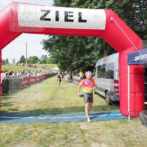 21.06.2025 - 27. Vierlanden-Triathlon MichiJ http://msf.ph/oto/8015491 15.06.2026 11:32:11 Ziel 183 meine-sportfotos.de