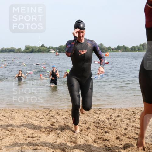 15.06.2025 - 27. Vierlanden-Triathlon Lena Gebhardt http://msf.ph/oto/8015502 15.06.2025 10:15:01 Schwimmen 476, 480, 521, 525, 528, 570, 587, 592, 593, 597, 605, 635, 1397 meine-sportfotos.de