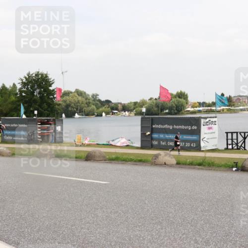 21.06.2025 - 27. Vierlanden-Triathlon H.Heesch http://msf.ph/oto/8015516 15.06.2025 12:03:39 Radfahren 911, 917, 933 meine-sportfotos.de