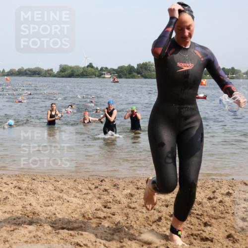 15.06.2025 - 27. Vierlanden-Triathlon Lena Gebhardt http://msf.ph/oto/8015518 15.06.2025 10:15:02 Schwimmen 476, 480, 521, 525, 528, 570, 587, 592, 593, 597, 605, 635, 1397 meine-sportfotos.de