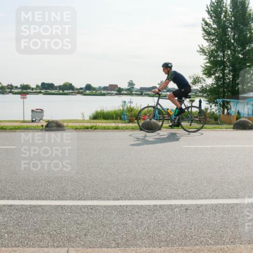 15.06.2025 - 27. Vierlanden-Triathlon H.Heesch http://msf.ph/oto/8015522 15.06.2025 09:09:35 Radfahren 30, 63, 196, 208 meine-sportfotos.de