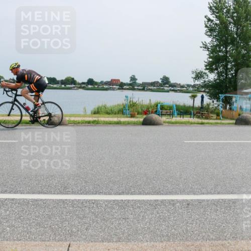 21.06.2025 - 27. Vierlanden-Triathlon H.Heesch http://msf.ph/oto/8015537 15.06.2025 11:54:29 Radfahren 726, 816, 860 meine-sportfotos.de