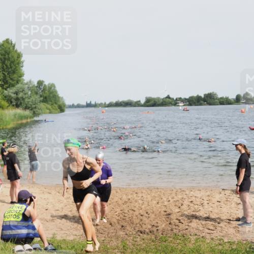 21.06.2025 - 27. Vierlanden-Triathlon MichiJ http://msf.ph/oto/8015546 15.06.2026 10:16:32 Schwimmen 487, 491, 499, 526, 549, 574, 614, 634 meine-sportfotos.de