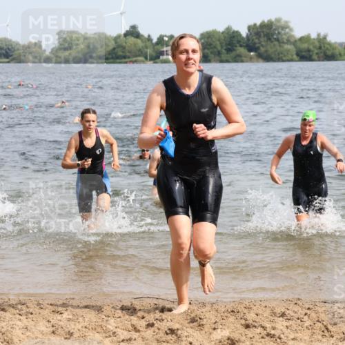 15.06.2025 - 27. Vierlanden-Triathlon Lena Gebhardt http://msf.ph/oto/8015565 15.06.2025 10:15:06 Schwimmen 480, 507, 521, 525, 528, 555, 570, 587, 592, 597, 605, 635 meine-sportfotos.de
