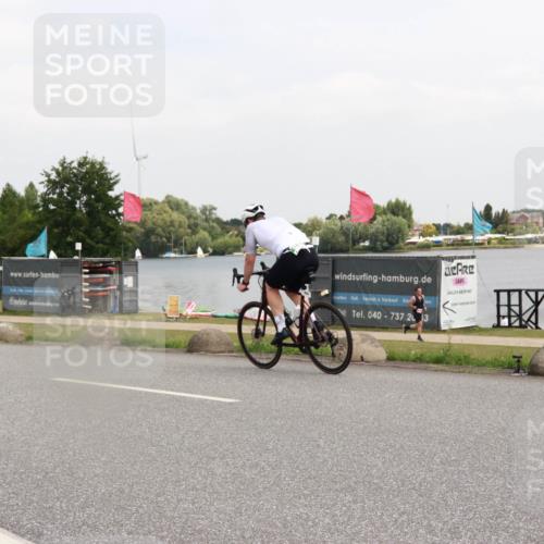 21.06.2025 - 27. Vierlanden-Triathlon H.Heesch http://msf.ph/oto/8015573 15.06.2025 12:03:47 Radfahren 203, 964 meine-sportfotos.de