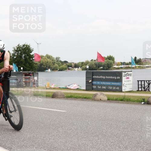 21.06.2025 - 27. Vierlanden-Triathlon H.Heesch http://msf.ph/oto/8015577 15.06.2025 12:03:56 Radfahren 151, 638, 655 meine-sportfotos.de