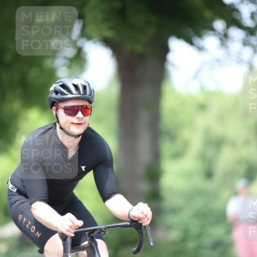 15.06.2025 - 7 Türme Triathlon Yannick Fuchs http://msf.ph/oto/8015579 15.06.2025 13:28:41 Radfahren 274, 636, 767, 804, 896 meine-sportfotos.de