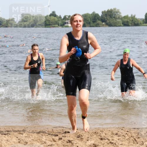 15.06.2025 - 27. Vierlanden-Triathlon Lena Gebhardt http://msf.ph/oto/8015586 15.06.2025 10:15:06 Schwimmen 480, 507, 521, 525, 528, 555, 570, 587, 592, 597, 605, 635 meine-sportfotos.de