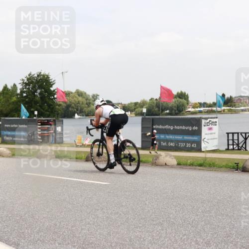 21.06.2025 - 27. Vierlanden-Triathlon H.Heesch http://msf.ph/oto/8015606 15.06.2025 12:04:01 Radfahren 151, 638, 764, 775, 798, 956 meine-sportfotos.de