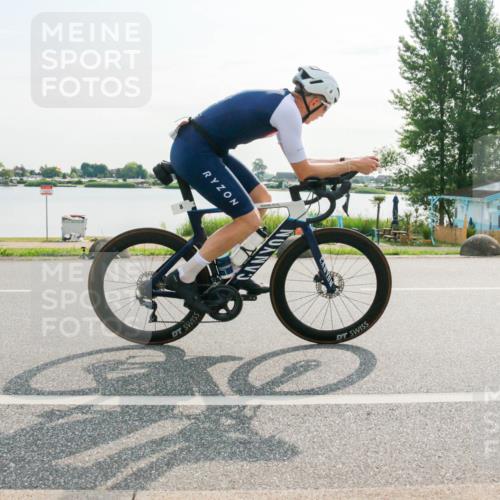 15.06.2025 - 27. Vierlanden-Triathlon H.Heesch http://msf.ph/oto/8015611 15.06.2025 09:10:10 Radfahren 8 meine-sportfotos.de