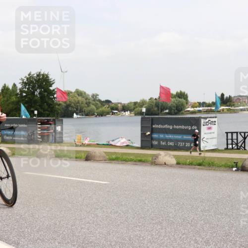 21.06.2025 - 27. Vierlanden-Triathlon H.Heesch http://msf.ph/oto/8015621 15.06.2025 12:04:02 Radfahren 151, 638, 764, 775, 798, 858, 956 meine-sportfotos.de