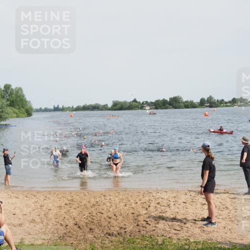 21.06.2025 - 27. Vierlanden-Triathlon MichiJ http://msf.ph/oto/8015644 15.06.2026 10:16:42 Schwimmen 501, 516, 604, 633 meine-sportfotos.de