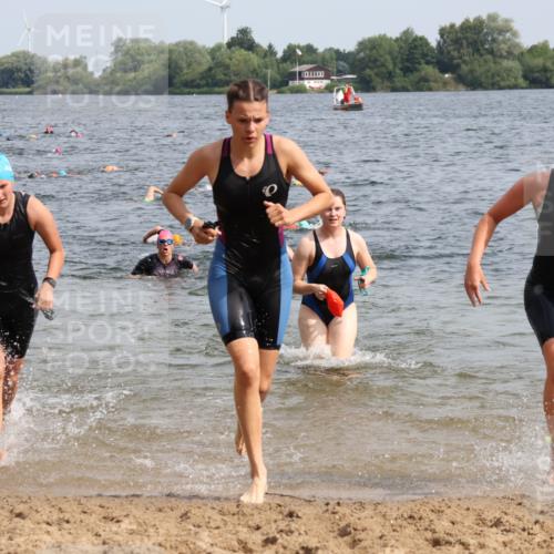 15.06.2025 - 27. Vierlanden-Triathlon Lena Gebhardt http://msf.ph/oto/8015654 15.06.2025 10:15:08 Schwimmen 480, 507, 528, 555, 587, 592, 597, 605, 635 meine-sportfotos.de