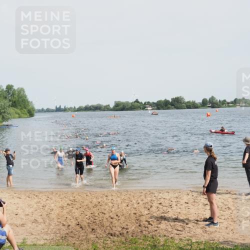 21.06.2025 - 27. Vierlanden-Triathlon MichiJ http://msf.ph/oto/8015659 15.06.2026 10:16:43 Schwimmen 501, 516, 604, 633 meine-sportfotos.de