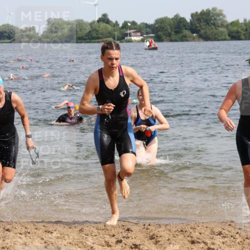 15.06.2025 - 27. Vierlanden-Triathlon Lena Gebhardt http://msf.ph/oto/8015668 15.06.2025 10:15:08 Schwimmen 480, 507, 528, 555, 587, 592, 597, 605, 635 meine-sportfotos.de