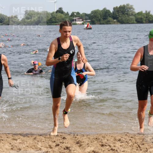 15.06.2025 - 27. Vierlanden-Triathlon Lena Gebhardt http://msf.ph/oto/8015679 15.06.2025 10:15:08 Schwimmen 480, 507, 528, 555, 587, 592, 597, 605, 635 meine-sportfotos.de