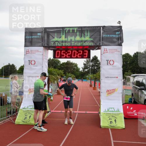 15.06.2025 - 7 Türme Triathlon Michael Strokosch http://msf.ph/oto/8015682 15.06.2025 15:20:23 Ziel 241 meine-sportfotos.de