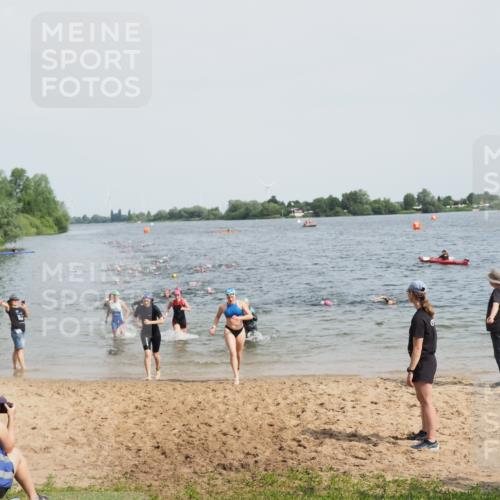 21.06.2025 - 27. Vierlanden-Triathlon MichiJ http://msf.ph/oto/8015696 15.06.2026 10:16:43 Schwimmen 501, 516, 604, 633 meine-sportfotos.de