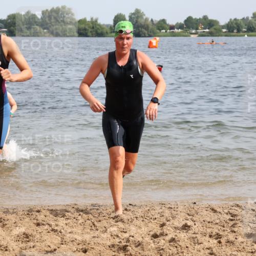 15.06.2025 - 27. Vierlanden-Triathlon Lena Gebhardt http://msf.ph/oto/8015698 15.06.2025 10:15:08 Schwimmen 480, 507, 528, 555, 587, 592, 597, 605, 635 meine-sportfotos.de