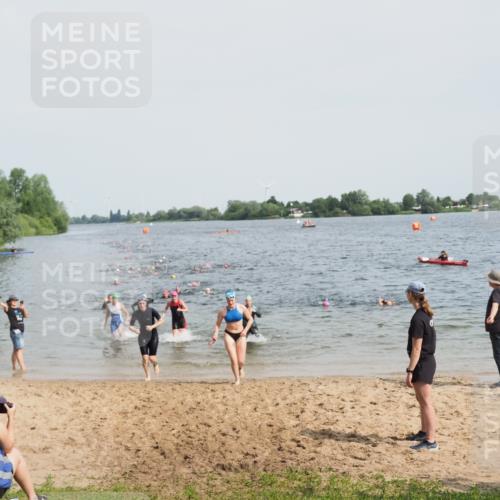 21.06.2025 - 27. Vierlanden-Triathlon MichiJ http://msf.ph/oto/8015702 15.06.2026 10:16:44 Schwimmen 501, 516, 604, 633 meine-sportfotos.de