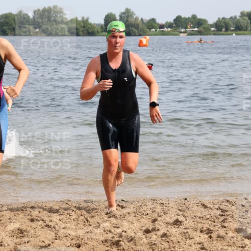 15.06.2025 - 27. Vierlanden-Triathlon Lena Gebhardt http://msf.ph/oto/8015712 15.06.2025 10:15:08 Schwimmen 480, 507, 528, 555, 587, 592, 597, 605, 635 meine-sportfotos.de