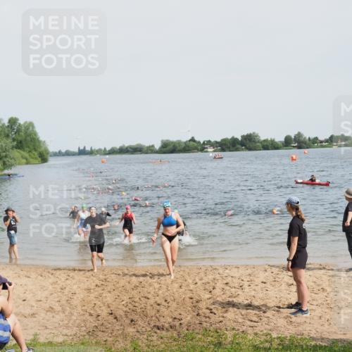 21.06.2025 - 27. Vierlanden-Triathlon MichiJ http://msf.ph/oto/8015716 15.06.2026 10:16:44 Schwimmen 501, 516, 604, 633 meine-sportfotos.de