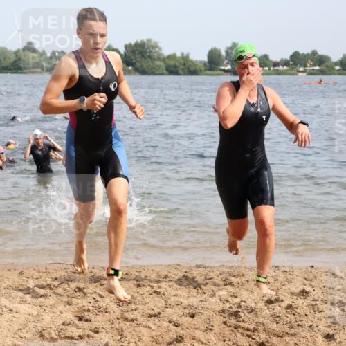 15.06.2025 - 27. Vierlanden-Triathlon Lena Gebhardt http://msf.ph/oto/8015727 15.06.2025 10:15:09 Schwimmen 480, 507, 528, 555, 587, 592, 597, 605, 635 meine-sportfotos.de