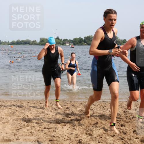 15.06.2025 - 27. Vierlanden-Triathlon Lena Gebhardt http://msf.ph/oto/8015774 15.06.2025 10:15:09 Schwimmen 480, 507, 528, 555, 587, 592, 597, 605, 635 meine-sportfotos.de