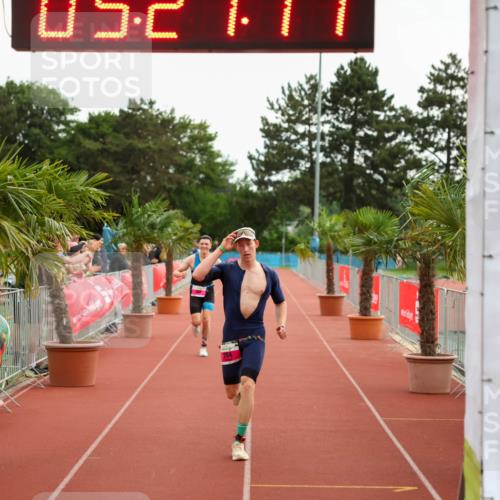 15.06.2025 - 7 Türme Triathlon Michael Strokosch http://msf.ph/oto/8015812 15.06.2025 15:21:17 Ziel 204, 236 meine-sportfotos.de