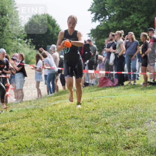 15.06.2025 - 27. Vierlanden-Triathlon KatJ http://msf.ph/oto/8015822 15.06.2025 10:15:46 Schwimmen 483, 509, 511, 564, 577, 590, 630 meine-sportfotos.de