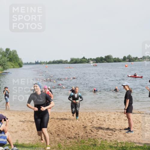 21.06.2025 - 27. Vierlanden-Triathlon MichiJ http://msf.ph/oto/8015828 15.06.2026 10:16:48 Schwimmen 501, 516, 551, 595, 604, 633 meine-sportfotos.de