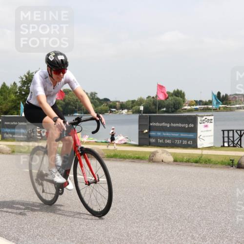 21.06.2025 - 27. Vierlanden-Triathlon H.Heesch http://msf.ph/oto/8015840 15.06.2025 12:04:17 Radfahren 19, 695, 736, 880, 932 meine-sportfotos.de