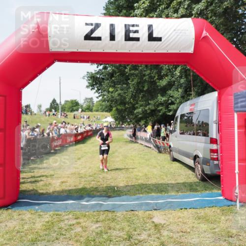 21.06.2025 - 27. Vierlanden-Triathlon MichiJ http://msf.ph/oto/8015850 15.06.2026 11:32:25 Ziel 523 meine-sportfotos.de