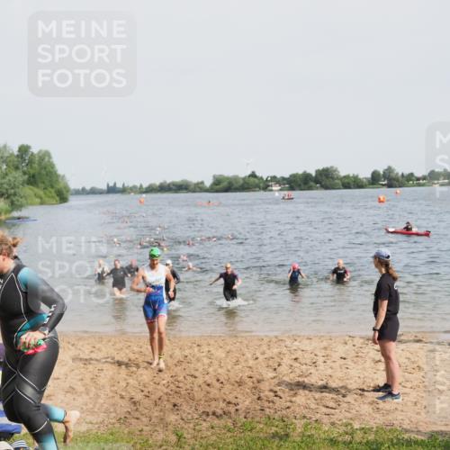 21.06.2025 - 27. Vierlanden-Triathlon MichiJ http://msf.ph/oto/8015880 15.06.2026 10:16:51 Schwimmen 484, 501, 516, 551, 566, 595, 604, 633 meine-sportfotos.de
