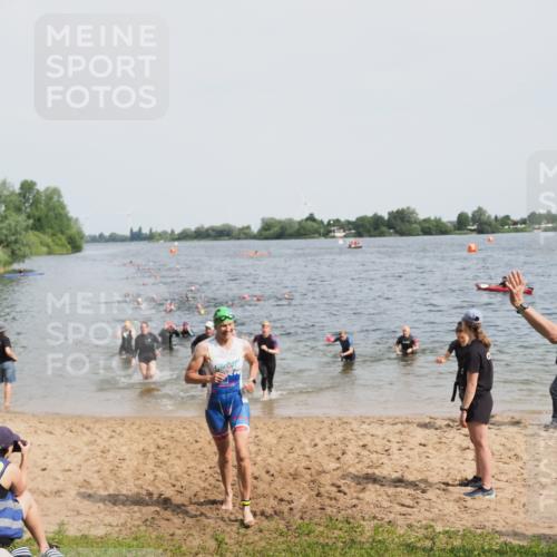 21.06.2025 - 27. Vierlanden-Triathlon MichiJ http://msf.ph/oto/8015924 15.06.2026 10:16:52 Schwimmen 484, 501, 516, 551, 566, 595, 604, 633 meine-sportfotos.de