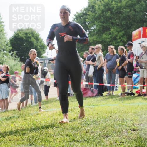 15.06.2025 - 27. Vierlanden-Triathlon KatJ http://msf.ph/oto/8015941 15.06.2025 10:15:49 Schwimmen 483, 505, 509, 564, 577, 590, 630 meine-sportfotos.de