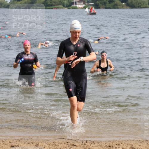 15.06.2025 - 27. Vierlanden-Triathlon Lena Gebhardt http://msf.ph/oto/8015952 15.06.2025 10:15:13 Schwimmen 480, 507, 542, 555, 579, 587, 597, 613, 631, 635 meine-sportfotos.de