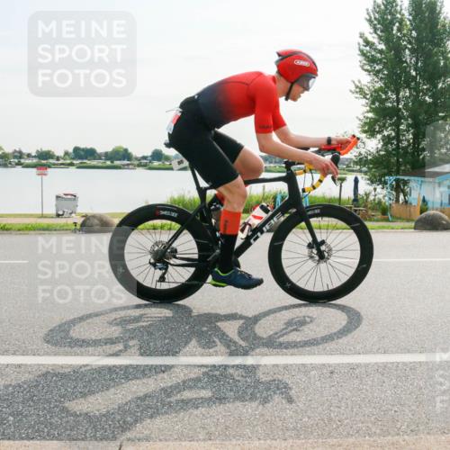 15.06.2025 - 27. Vierlanden-Triathlon H.Heesch http://msf.ph/oto/8015973 15.06.2025 09:11:36 Radfahren 80 meine-sportfotos.de