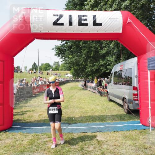 21.06.2025 - 27. Vierlanden-Triathlon MichiJ http://msf.ph/oto/8016026 15.06.2026 11:32:27 Ziel 523 meine-sportfotos.de